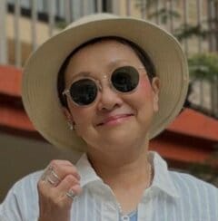 【64歳マダム】水色の〈オールインワン〉をおしゃれに着こなす　白×水色の爽やかなコーデに「とても素敵でお似合いです」