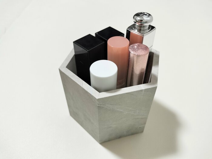 絶妙な高さでリップ立てとしても優秀!