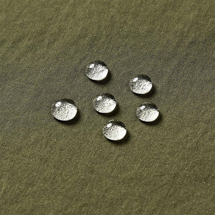 2点ともに高撥水加工がされており、水やりや急な雨で濡れても安心