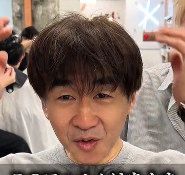 「おでこのシワを見せたくない」男性…“長さを残したカット”でお悩みカバーした「垢抜けオシャレヘア」にスタイルチェンジ