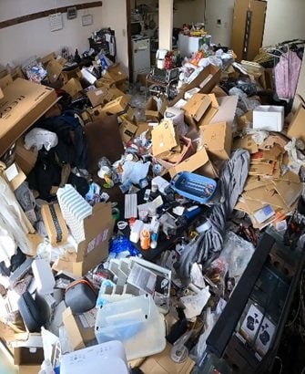 「心機一転できますように」荒れ果てた〈ゴミ屋敷〉→床が見える〈スッキリ空間〉に大変身！感動の声や反響続々