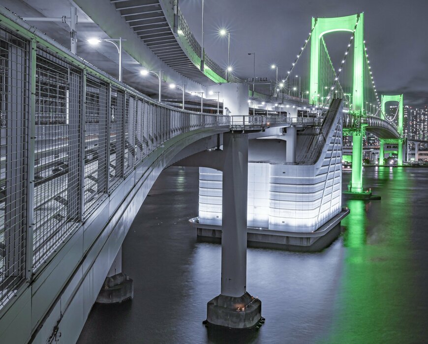 【東京・レインボーブリッジ】開通30周年！ライトアップされた写真が話題
