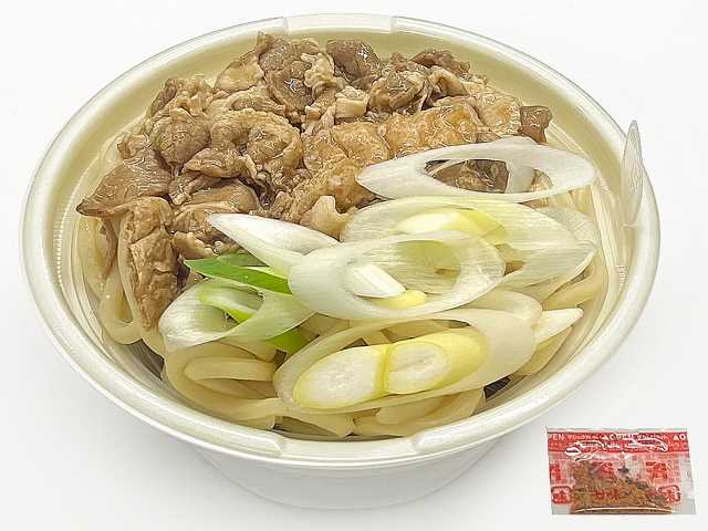 セブン-イレブンの新商品：豚肉とお揚げの肉盛りうどん