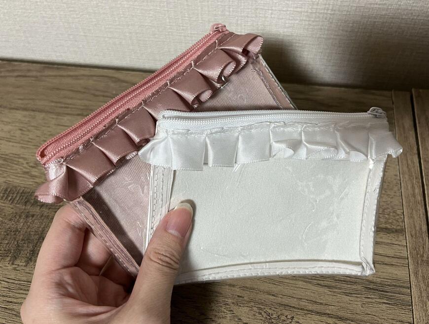 ダイソー、推しポーチ、フリル付フラットポーチ(ピンク、ホワイト)画像