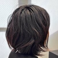 髪の多さに悩む女性がショートヘアにスタイルチェンジ！カット前後のビフォーアフターに注目