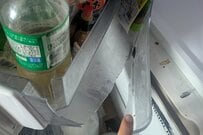 割れてしまった「冷蔵庫のポケット」に目を疑う　まさかの「縫合」で修理した様子に衝撃