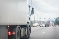 営業用大型貨物自動車運転者の給料はどのくらいか