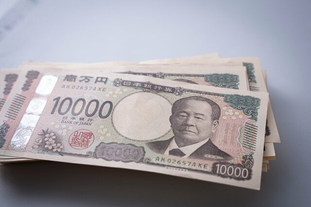 【年金一覧表】厚生年金と国民年金、みんなの年金額は月いくら？年齢・性別・個人で平均額にどのような違いがあるのか