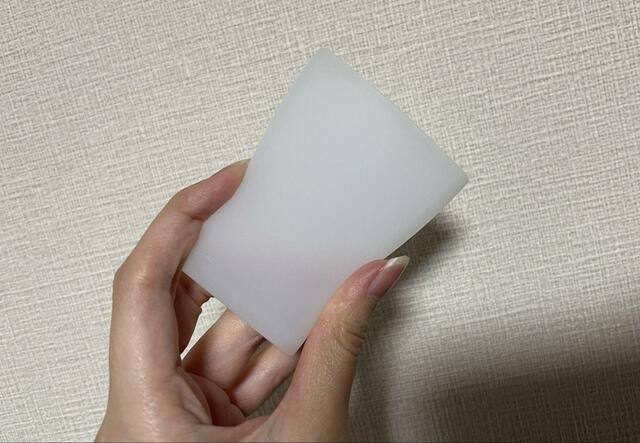 セリアのコレ「コップ」なんです！携帯できる「薄型コップ」が便利すぎます