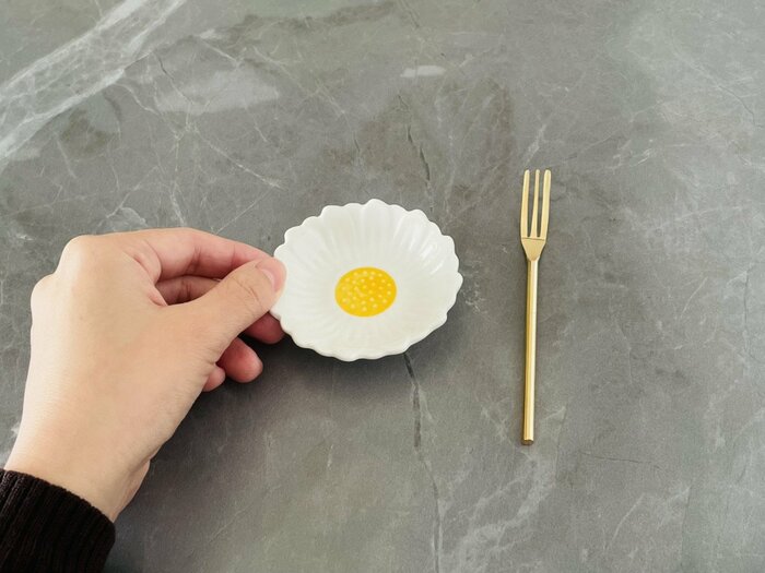 「ミニプレート デイジー」の直径は約7.5cm