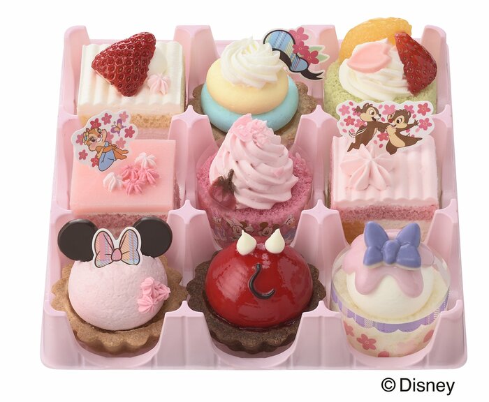 にミッキーマウスやミニーマウス、ドナルドやデイジーたちがお花見を楽しんでいる様子を9つ