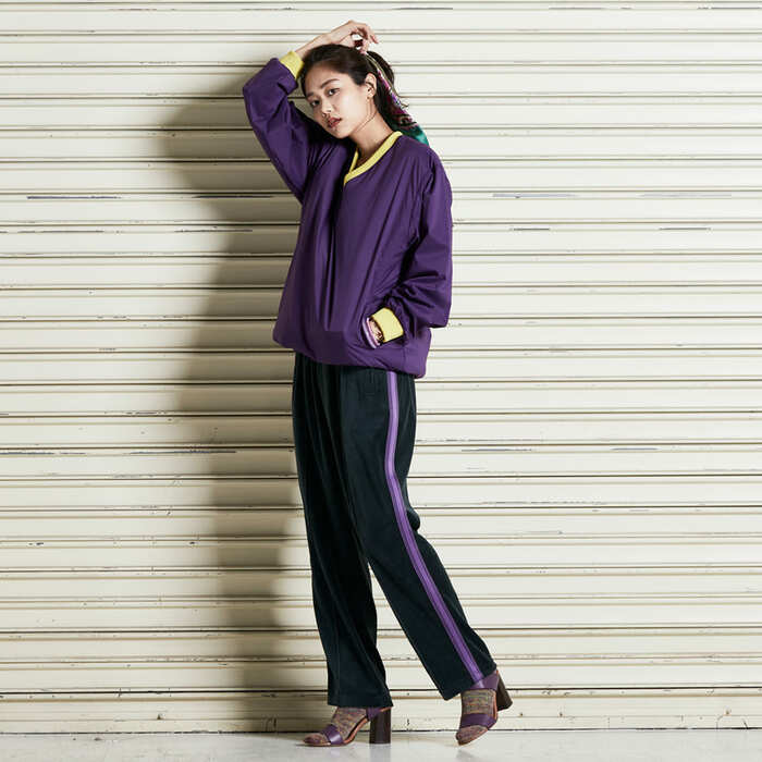 サイドに入ったアクセントカラーが少しスポーティーな雰囲気を演出