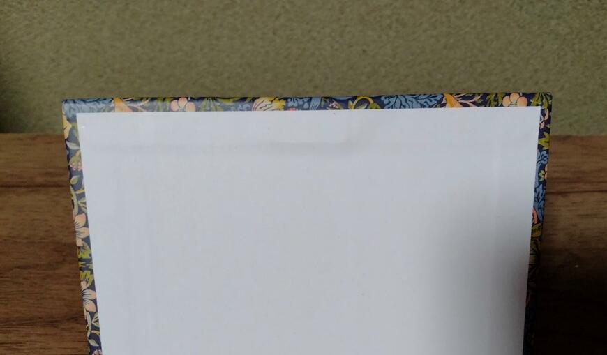 筆者撮影（セリア、ブック型ボックス S ウィリアム・モリス）