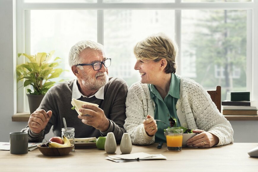 70歳代の生活費は月25万円が目安。年金額は平均でいくらか