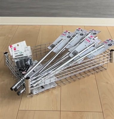 「同じの作りたい！」ダイソーグッズで朝の身支度が超スムーズ！工具不要で誰でも作れる〈身じたくラック〉に感動の声続々！