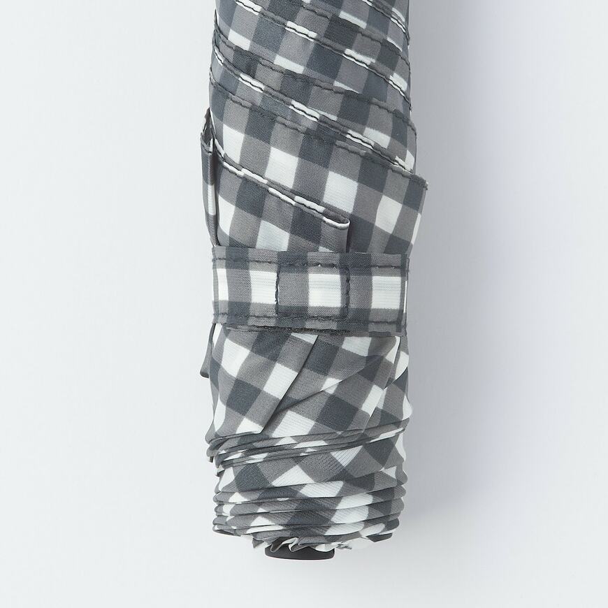 出所：無印良品ネットストア 軽量　晴雨兼用　折りたたみ傘