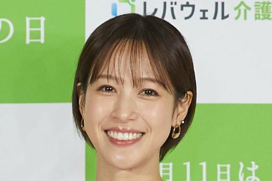 35歳・鷲見玲奈アナ 純白のノースリワンピ姿が反響「でら可愛いママ」「かわいい…まさに美」「最高に似合う」