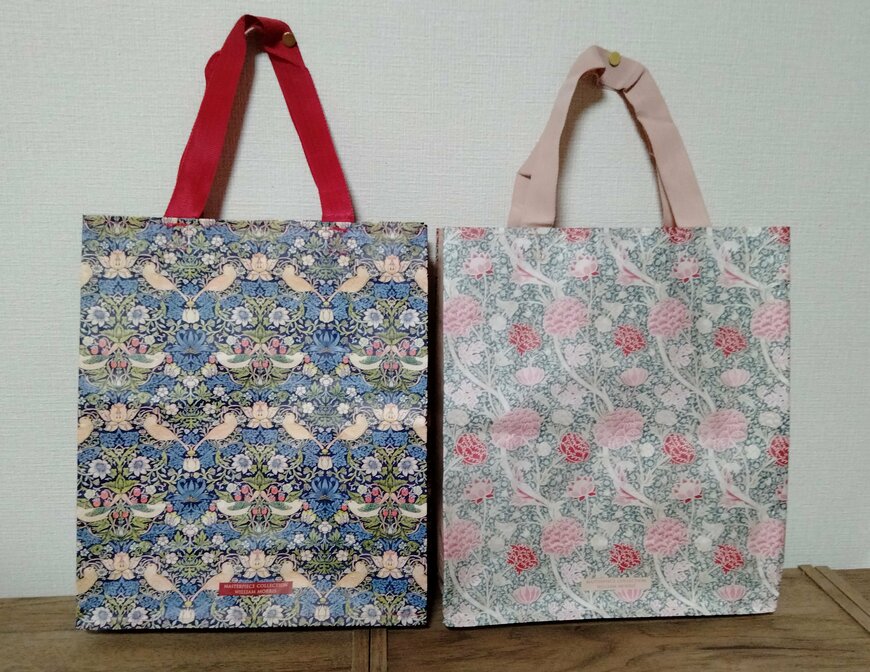 筆者撮影（セリア、割布ハンドルバッグ ウィリアム・モリス）