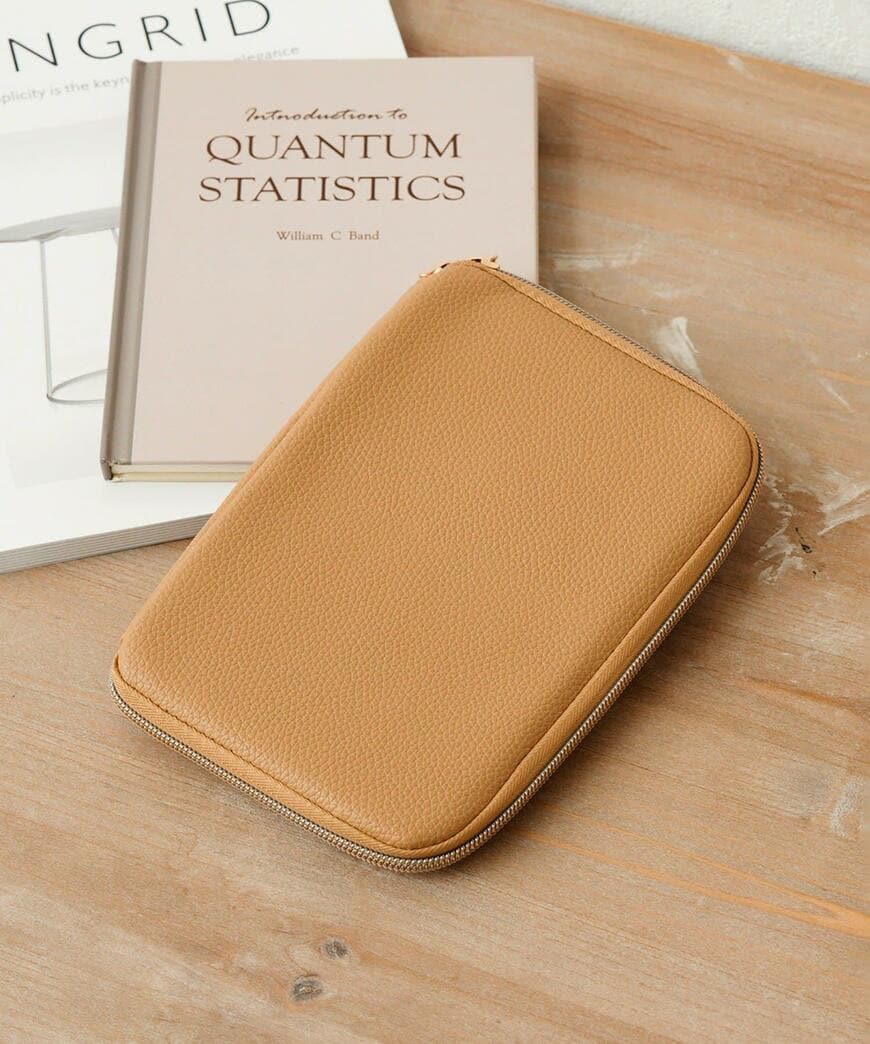 出所：パルグループ公式ファッション通販サイト 3COINS お薬手帳ケース