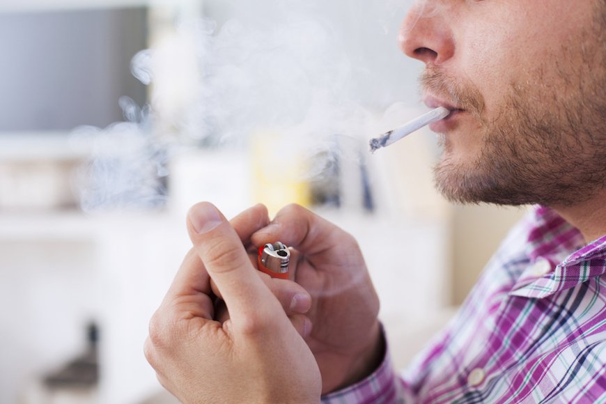 国内たばこ市場の縮小、禁煙推進よりふところ具合が背景？