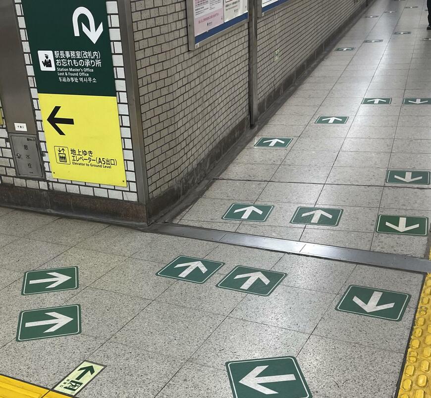 地下通路で撮影された1枚