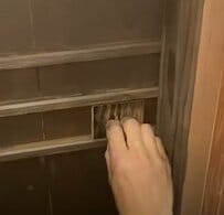 【築100年超古民家DIY】鍵のないトイレに原始的な鍵が完成！「古民家に良く似合って素敵」と話題