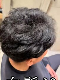 うねりと白髪に悩む男性…上品なシルバーメッシュで「イケオジヘア」に大変身！