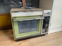 46年間使用した電子レンジがついに引退…「昔の製品はすごい」「実家で使ってました」と懐かしむ声も