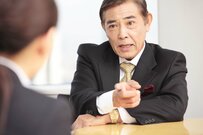 【平均給与】30年以上ほぼ変わらない日本　その間起こった「週休二日制導入」や「国民負担率の増加」など