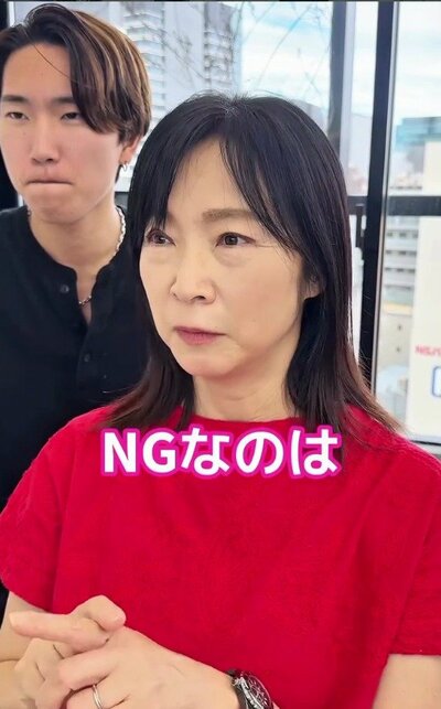 分け目がくっきりつき、長さのある髪を縛る必要があった来店時の様子