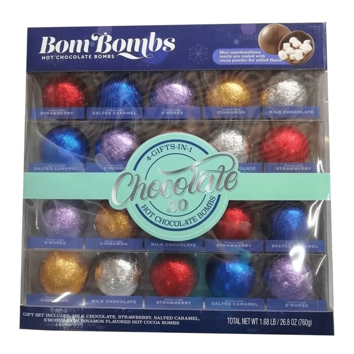 カップにココアボムを入れ、ホットミルクやアーモンドミルクで溶かすと濃厚なホットチョコレートの完成