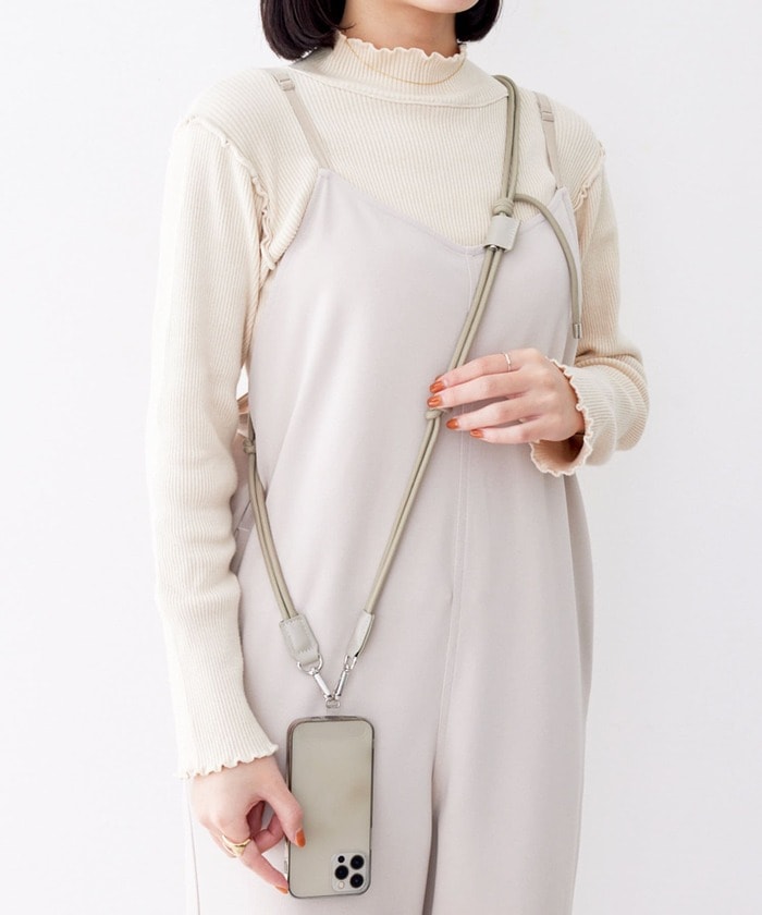 肩にかければ両手が空いた状態になるので、お買い物や旅行時に便利