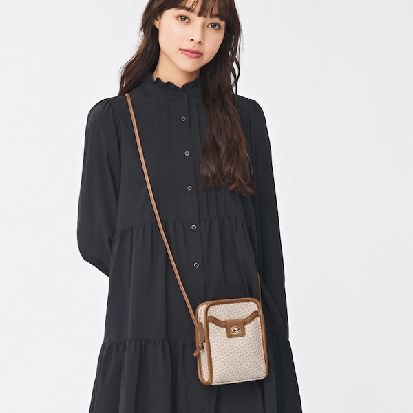 出所：GU公式ファッション通販サイト ジオメトリックミニポーチ