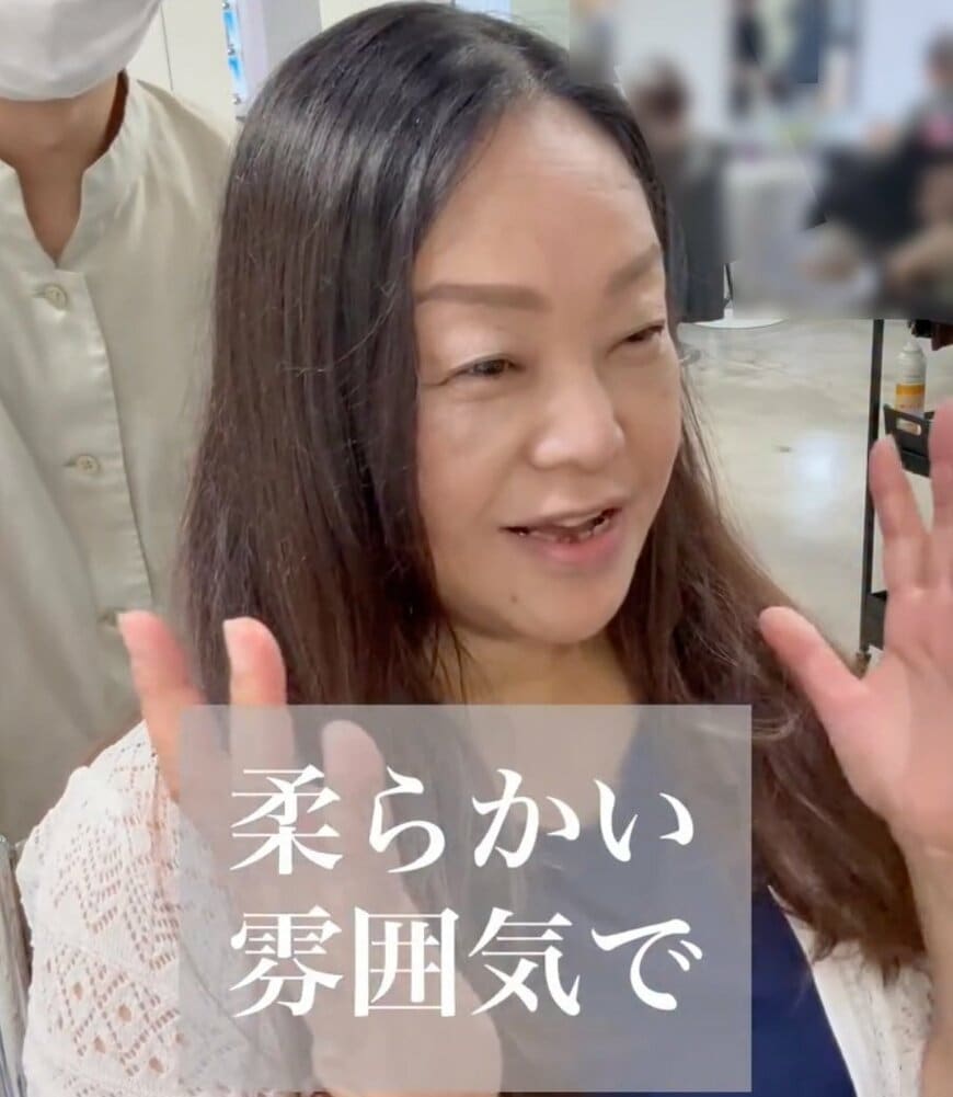 【別人級】ロングの女性が「若々しく可愛い感じに」と希望 似合わせカットで「変身できました」と笑顔に