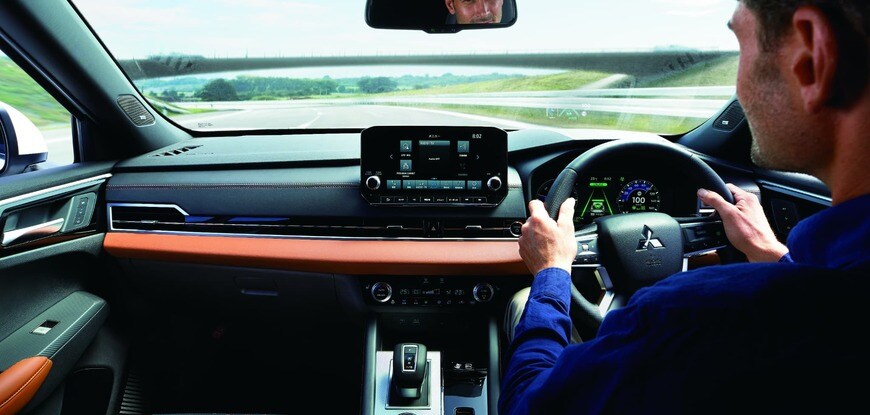 出所：三菱自動車WEBサイト　MITSUBISHI MOTORS Library　「20221006:アウトランダー 23型」