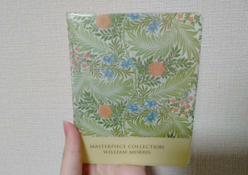 筆者撮影（セリア、カードケース ウィリアム・モリス）