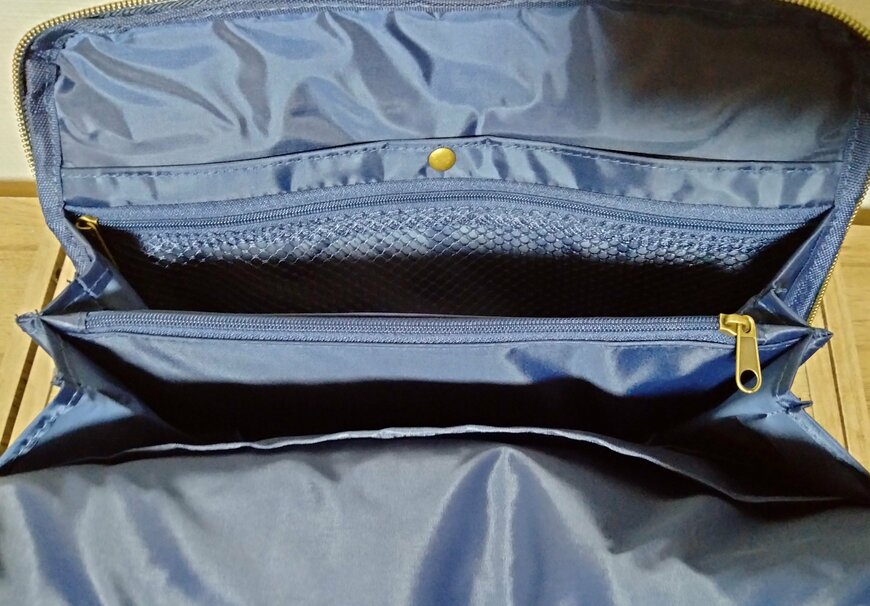 筆者撮影（宝島社、WILLIAM MORRIS 整理上手になれる12ポケット収納ポーチBOOK）