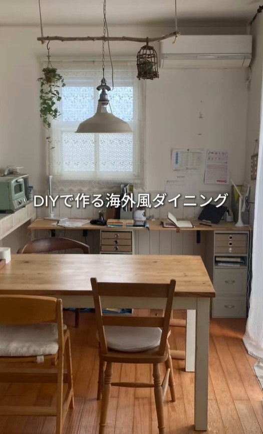 「素敵ですね」真っ白なダイニングの壁を腰壁×タンポポ柄にリメイク！海外風のおしゃれ空間に