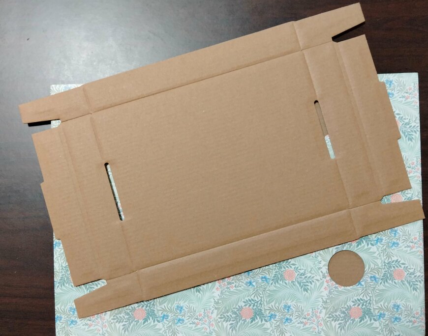 筆者撮影（セリア、ふた付ペーパーボックス マスターピースコレクション/WM）