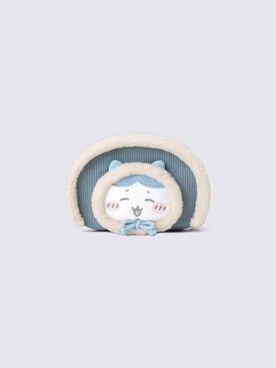 ブルーのポーチにハチワレのアップリケ