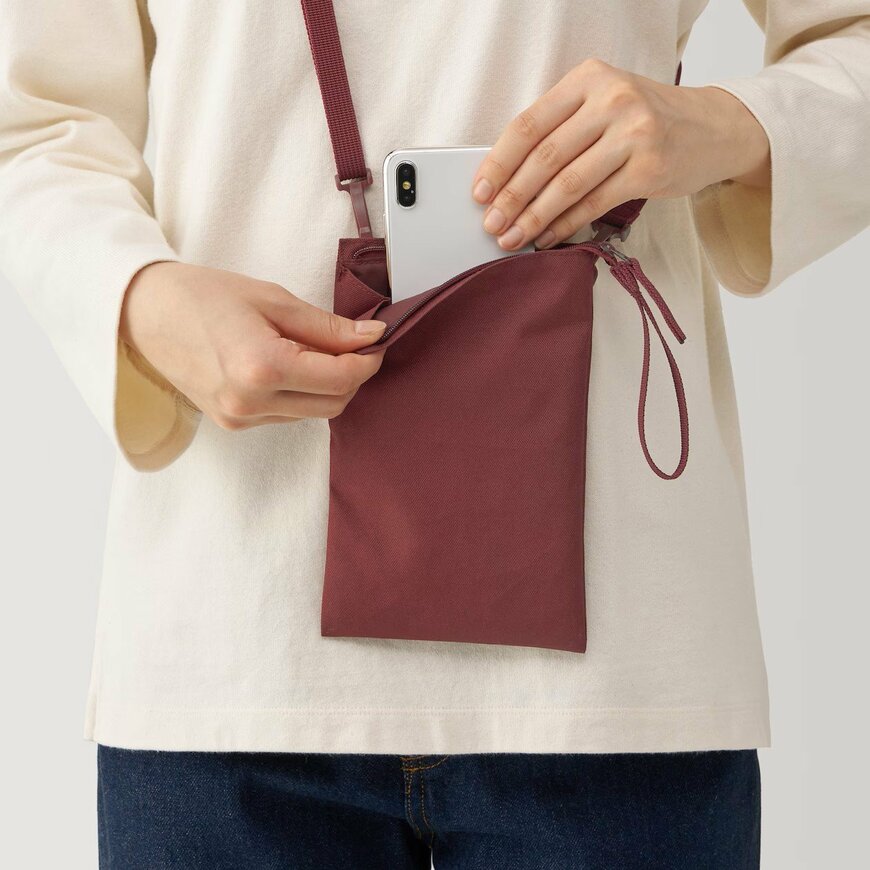 ポーチとしても使える　撥水ミニサコッシュ