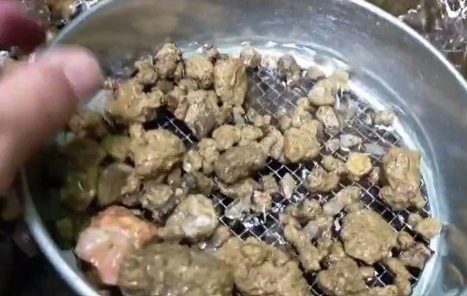 氷と見分けのつかない水晶