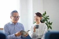 【65歳以上のリタイア世帯】「毎月の生活費・貯蓄額・年金月額」みんなの平均はいくら？