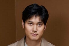 かっこいい…大谷翔平 花越しの私服姿の移動ショットに「モデルばり」「お花越しなの良き♡」とファン歓喜
