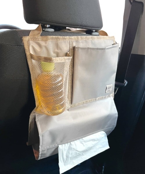 ペットボトルもすっぽり「CARバックシート収納」(330円)