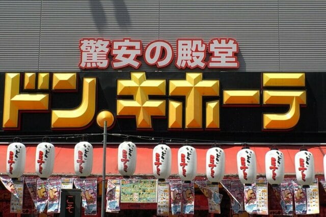 「アイスや生肉がとけないから重宝」ドン・キホーテ〈持ち運べる冷凍冷蔵庫〉21780円は「車でも給電可能」で「最大73時間も冷却キープ」