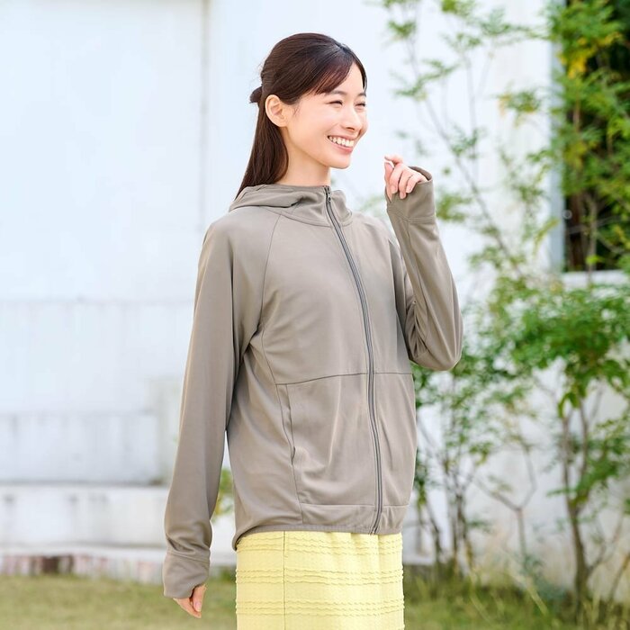 普段使いのパーカーとしても活用できる優秀なデザイン