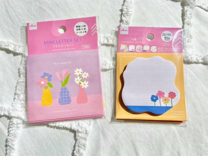 ダイソーのプチレターセットと付箋