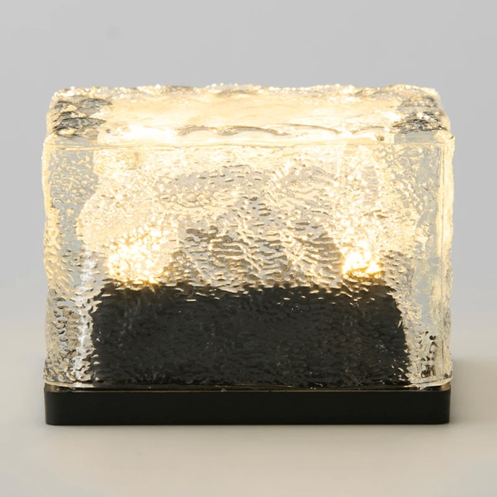 ブラックになるだけでぐっとモダンで引き締まった印象に