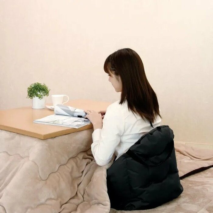こたつで使えば足元に加え、腰まわりもクッションで包めます